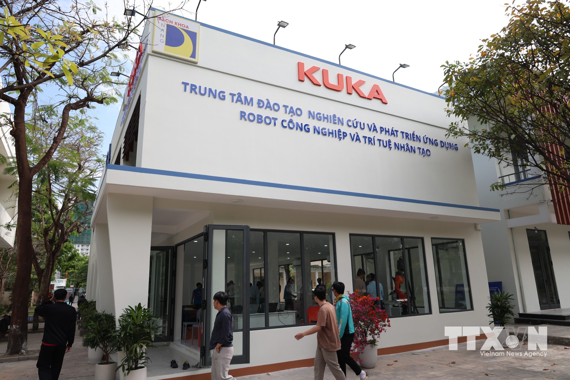 Trung tâm Đào tạo, Nghiên cứu và Phát triển Ứng dụng Robot Công nghiệp và Trí tuệ nhân tạo tại Trường Đại học Bách khoa – Đại học Đà Nẵng. (Ảnh: Khoa Chương/TTXVN)